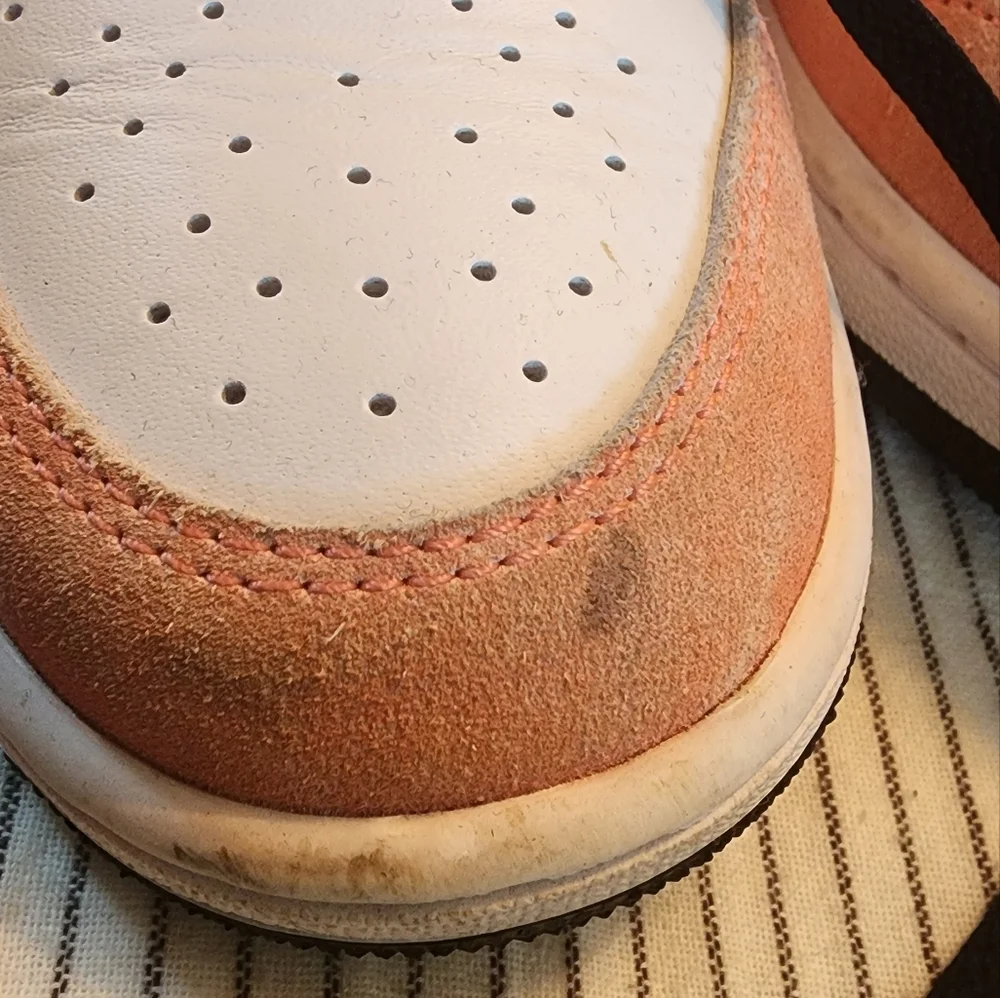 Nike Air Jordans Size 9.5 - Picture 3 of 6